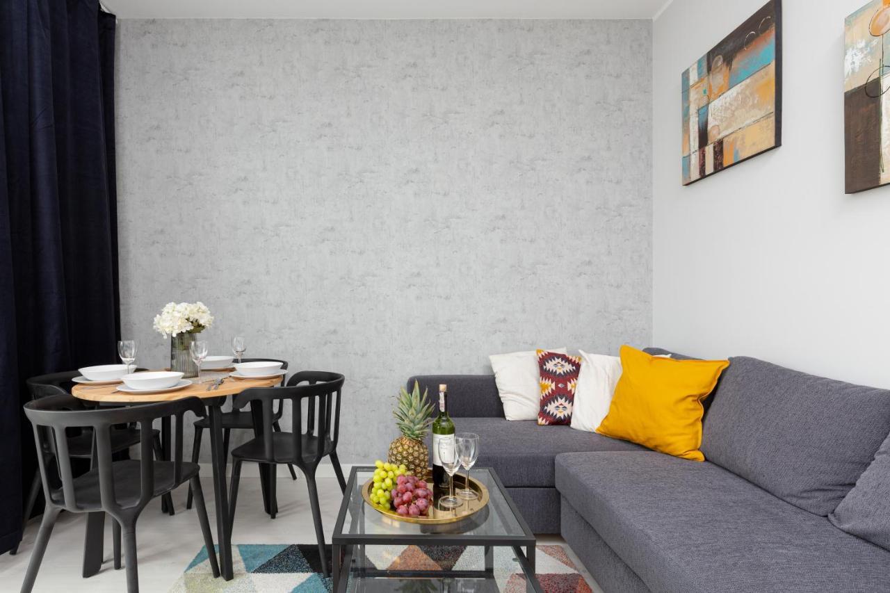 Business Center Apartments Warsaw Wola By Noclegi Renters Екстер'єр фото