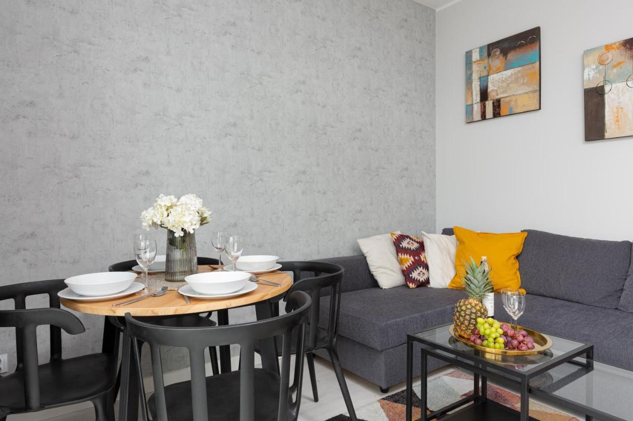 Business Center Apartments Warsaw Wola By Noclegi Renters Екстер'єр фото