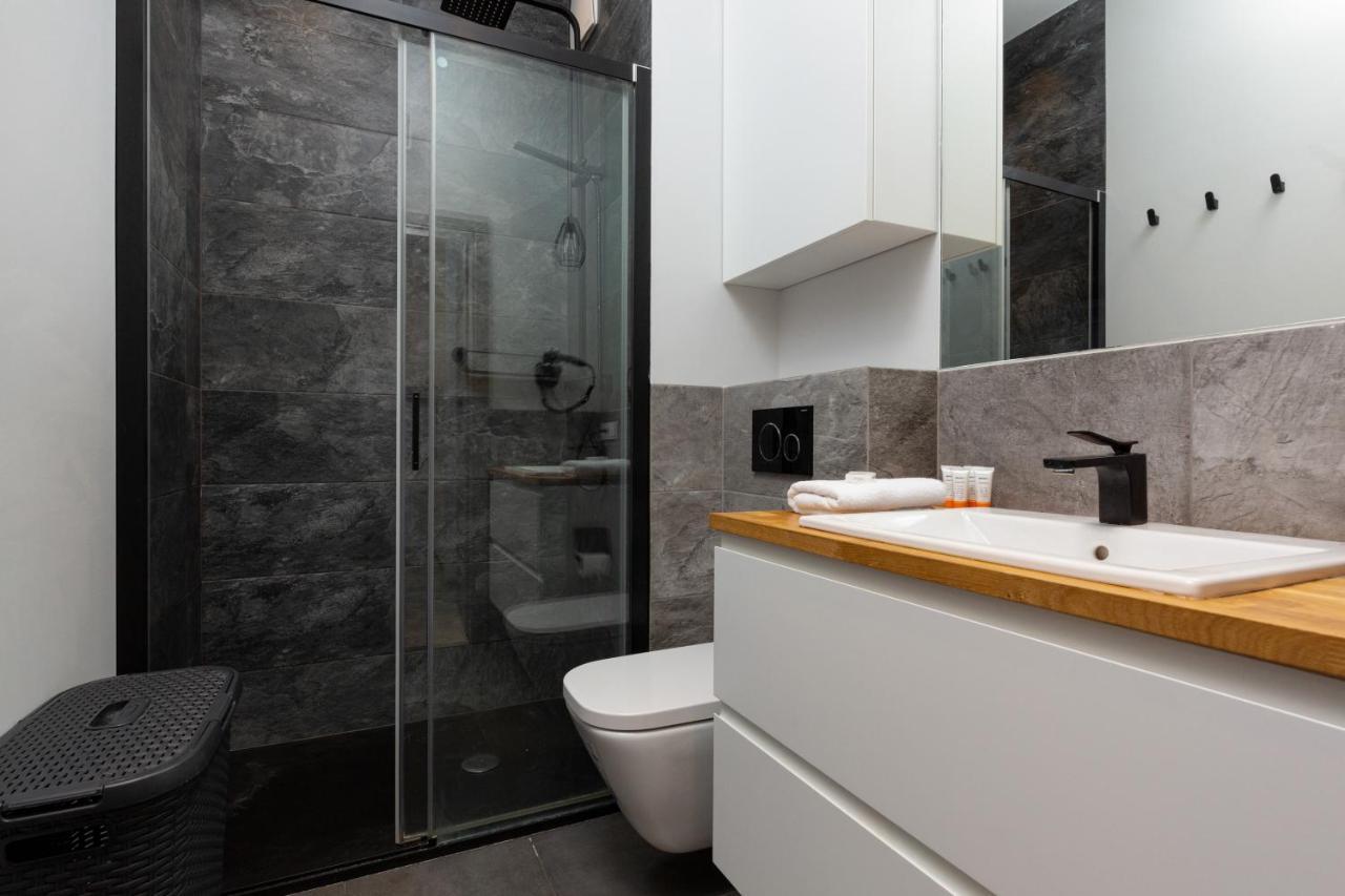 Business Center Apartments Warsaw Wola By Noclegi Renters Екстер'єр фото