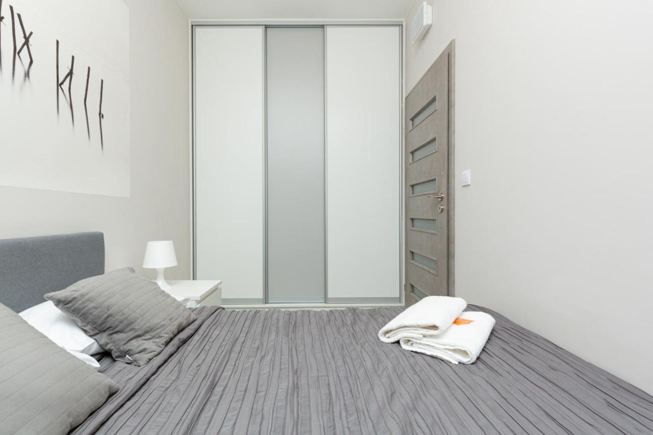 Business Center Apartments Warsaw Wola By Noclegi Renters Екстер'єр фото