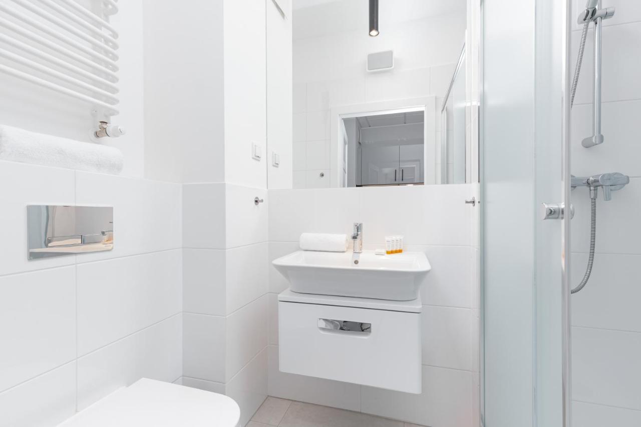 Business Center Apartments Warsaw Wola By Noclegi Renters Екстер'єр фото